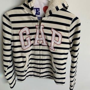 Gap youth sweater